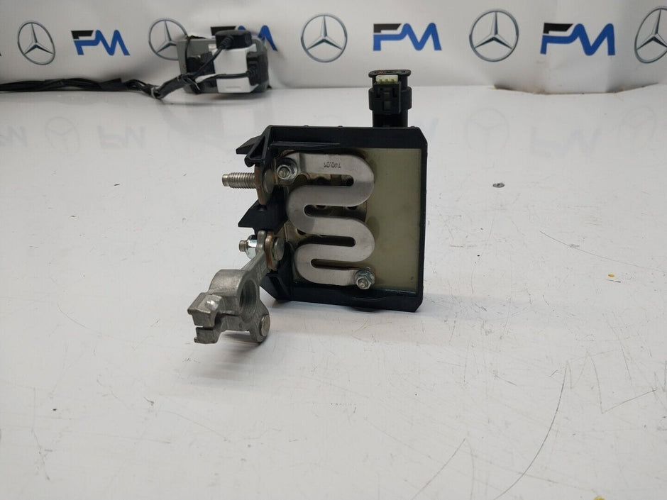 Mercedes W213 W205 W218 W238 W253 Negative Battery Tray Clamp A0009061505FM00250