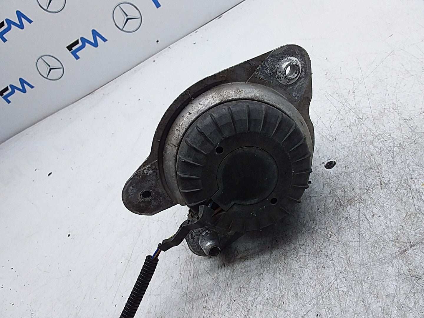 MERCEDES BENZ  S-CLASS  W222  ENGINE MOUNT LEFT NS A2222407517 FMR348