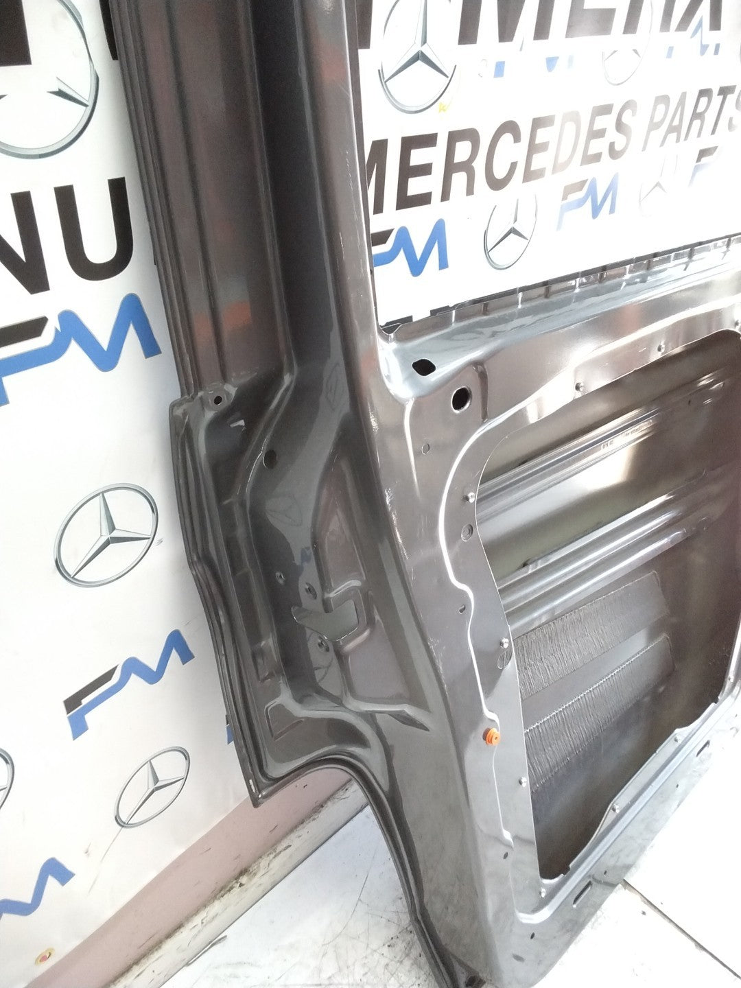 MERCEDES BENZ VITO W447 PASSENGER SIDE FRONT DOOR NSF GREY 2014 ON FMD319