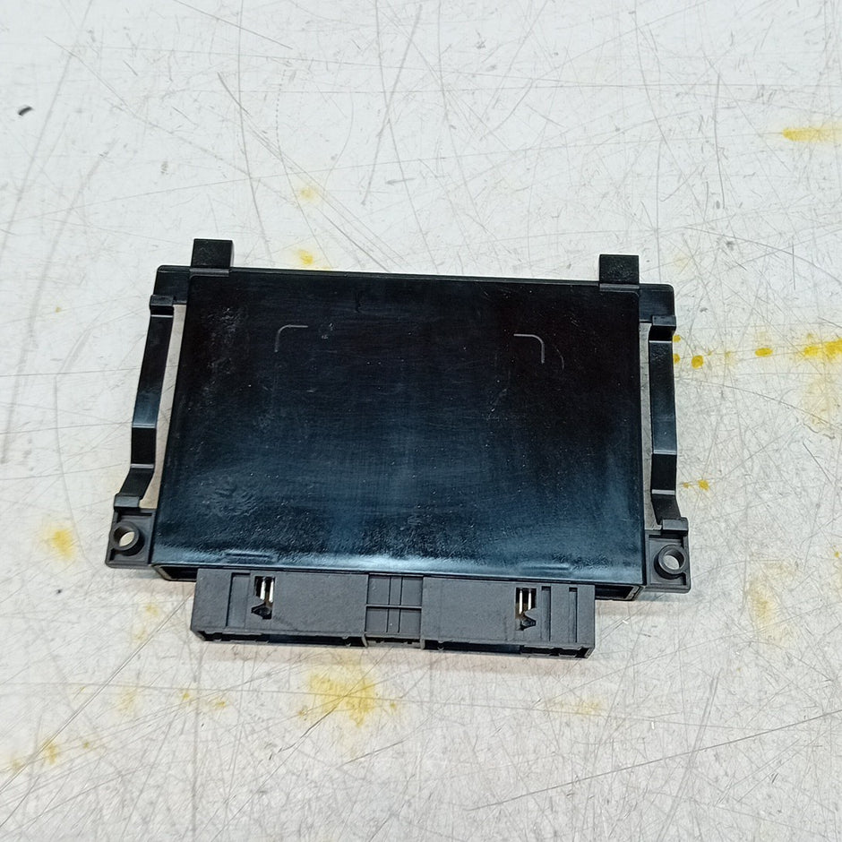 MERCEDES E-CLASS W213 PARKING BRAKE CONTROL MODULE 2016 A2139006227 FM001334