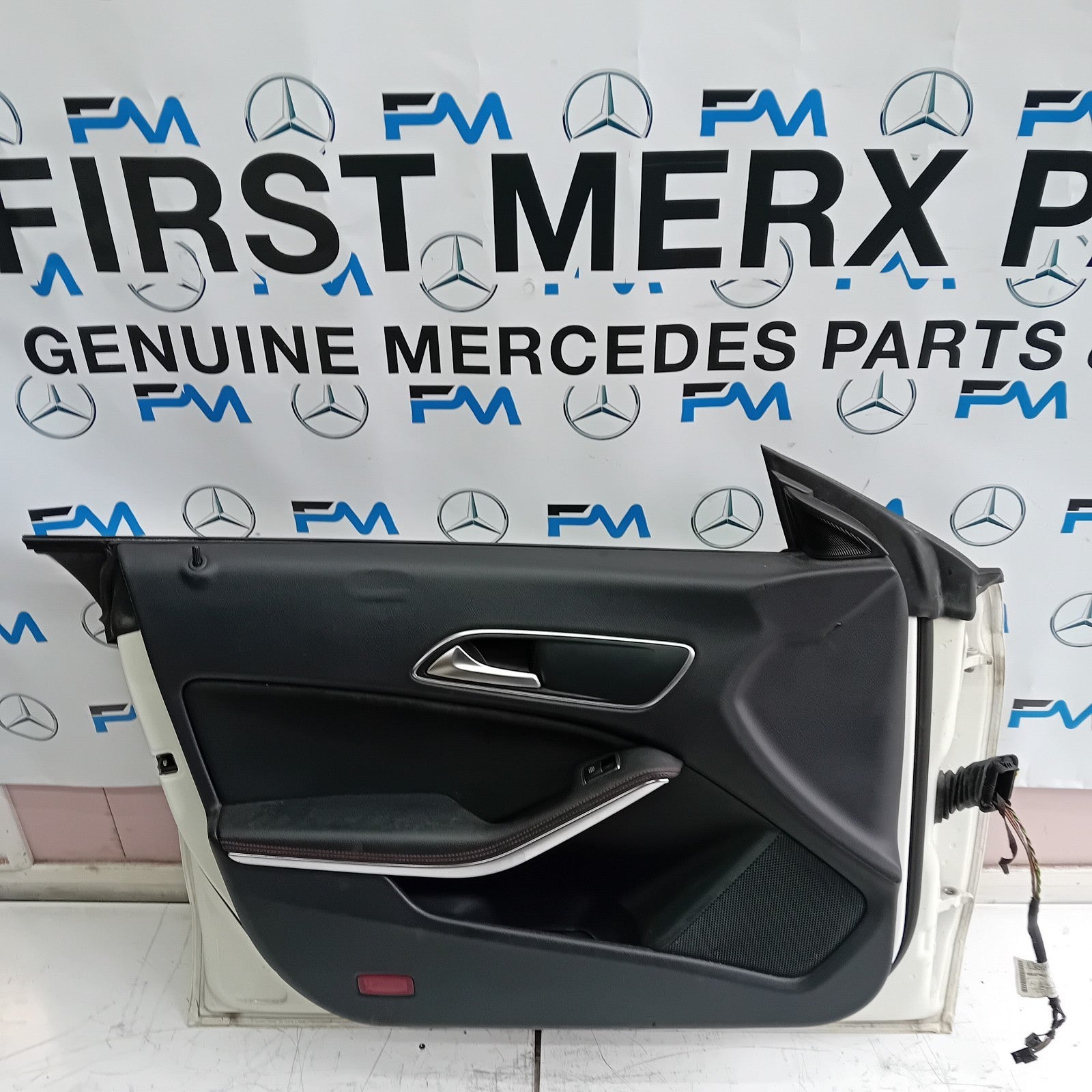 MERCEDES BENZ CLA W117 PASSENGER  FRONT DOOR N/S/F COMPLETE WHITE 2013-18 FMD31