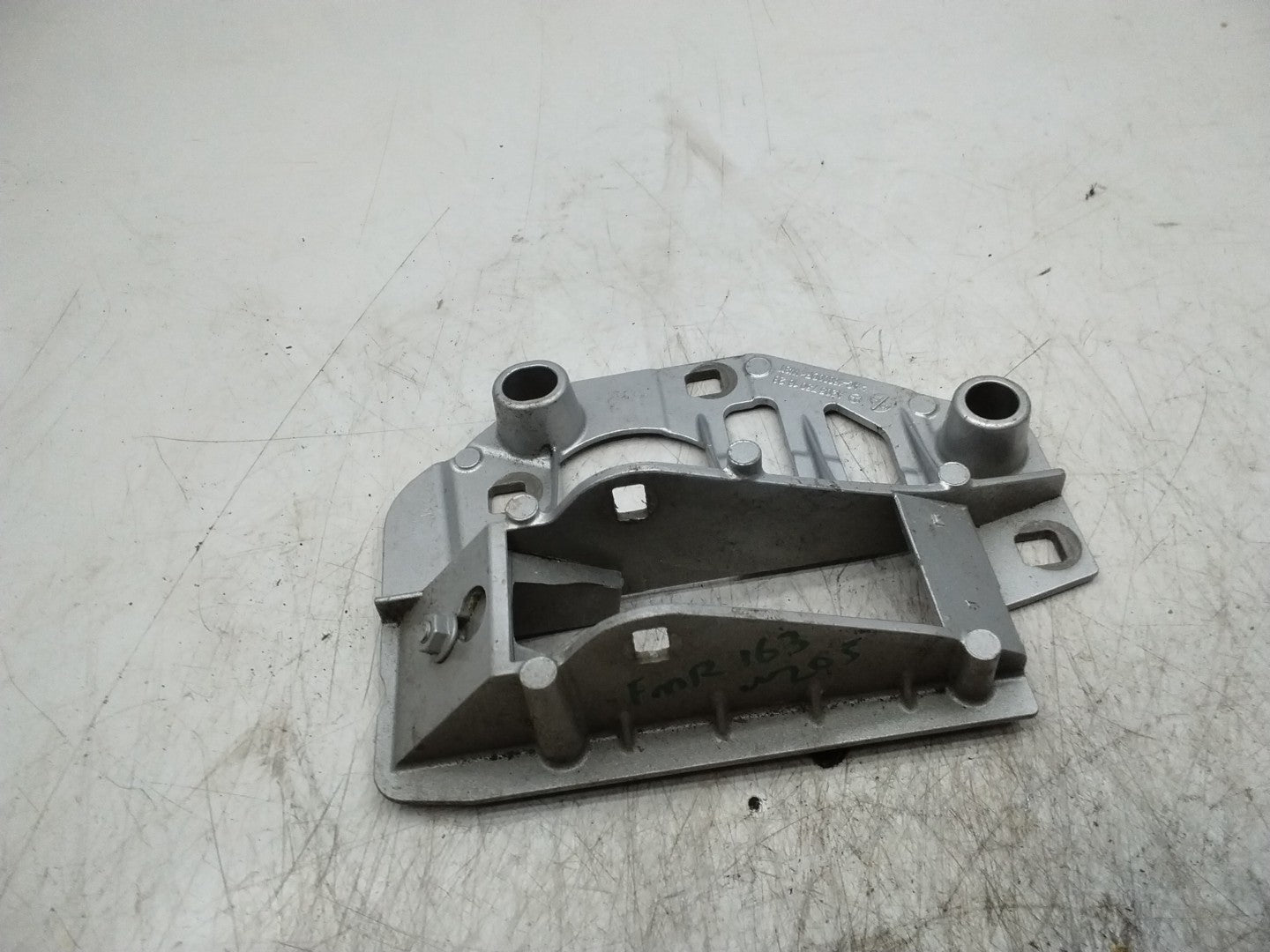 MERCEDES BENZ  C-CLASS W205 TAILGATE TRUNK BOOT RIGHT HINGE A2057501628 FMR163