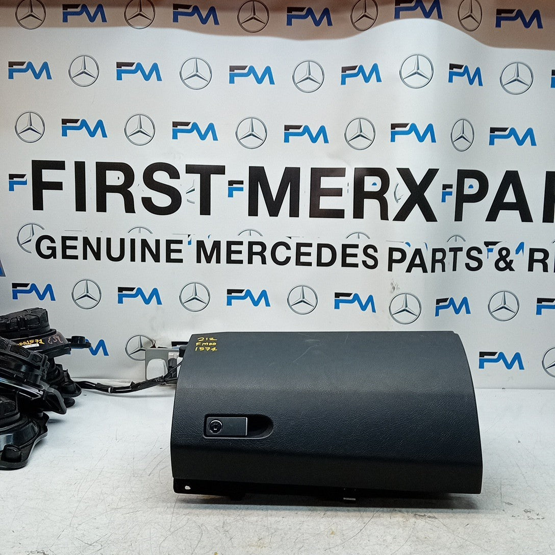 MERCEDES BENZ  E-CLASS W212 DASHBOARD GLOVEBOX  2015 A2126803191 FM001574