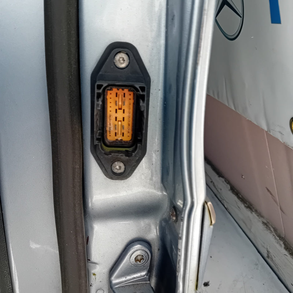 MERCEDES GL SUV W164 PASSENGER SIDE REAR DOOR NSR GREY 2007-2012 COMPLETE FMD176
