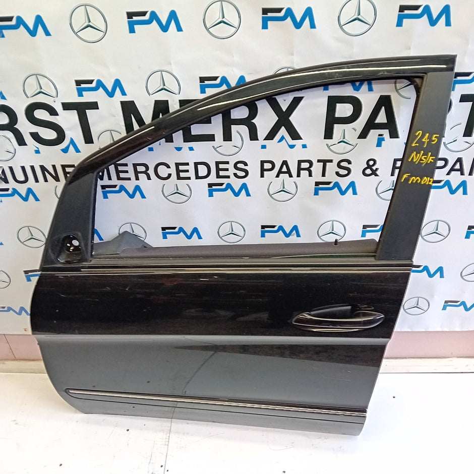 MERCEDES BENZ B CLASS W245 PASSENGER SIDE REAR DOOR ( NEAR SIDE REAR ) FM012