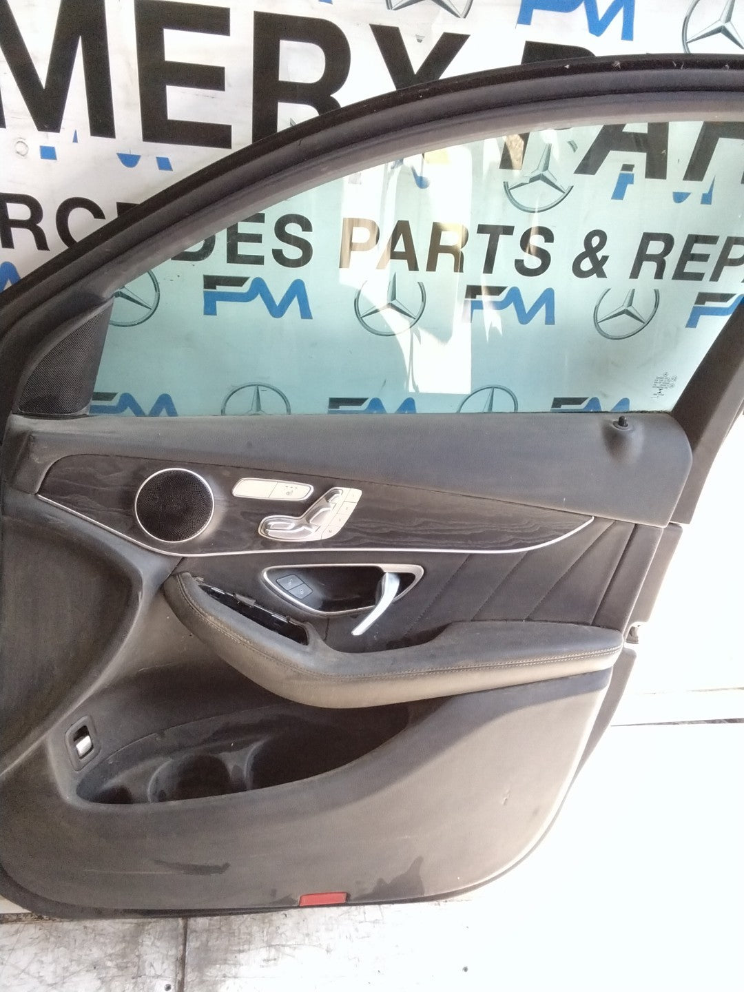 MERCEDES BENZ GLC W253  DRIVER FRONT DOOR OSF WHITE 2016-2023 COMPLETE FMD313