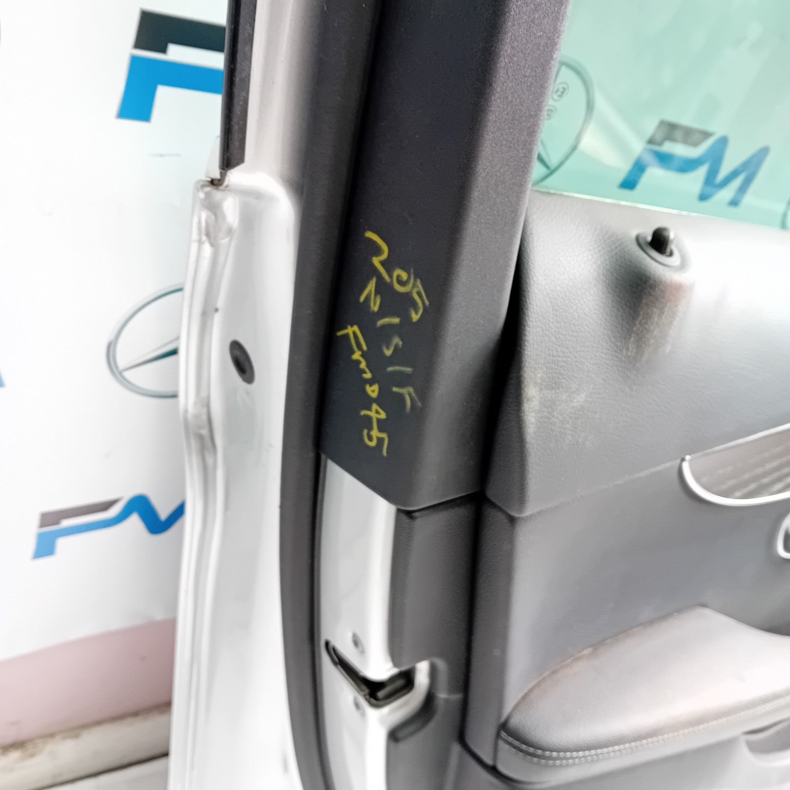 MERCEDES BENZ C-CLASS W205 PASSENGER SIDE FRONT DOOR N/S/F COMPLETE SILVER FMD45