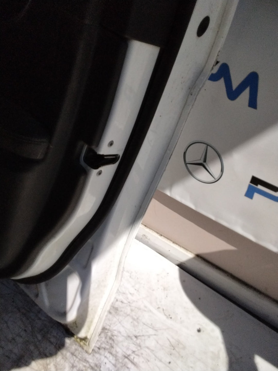 MERCEDES BENZ GLC W253  DRIVER FRONT DOOR OSF WHITE 2016-2023 COMPLETE FMD313