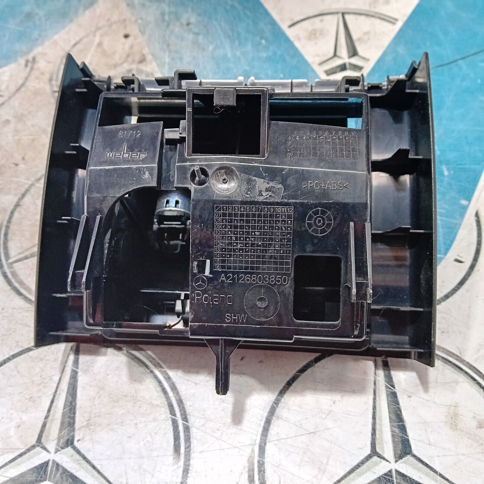 MERCEDES E CLASS CENTRE CONSOLE STORAGE ASHTRAY A2126803850 W212 2012
