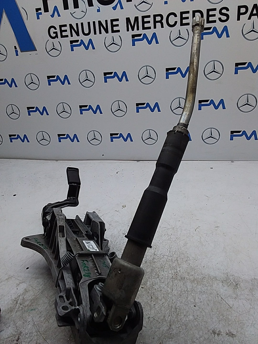 MERCEDES C-CLS W205 ADJUSTABLE STEERING COLUMN AND JOINT  A2054604216 FMR298