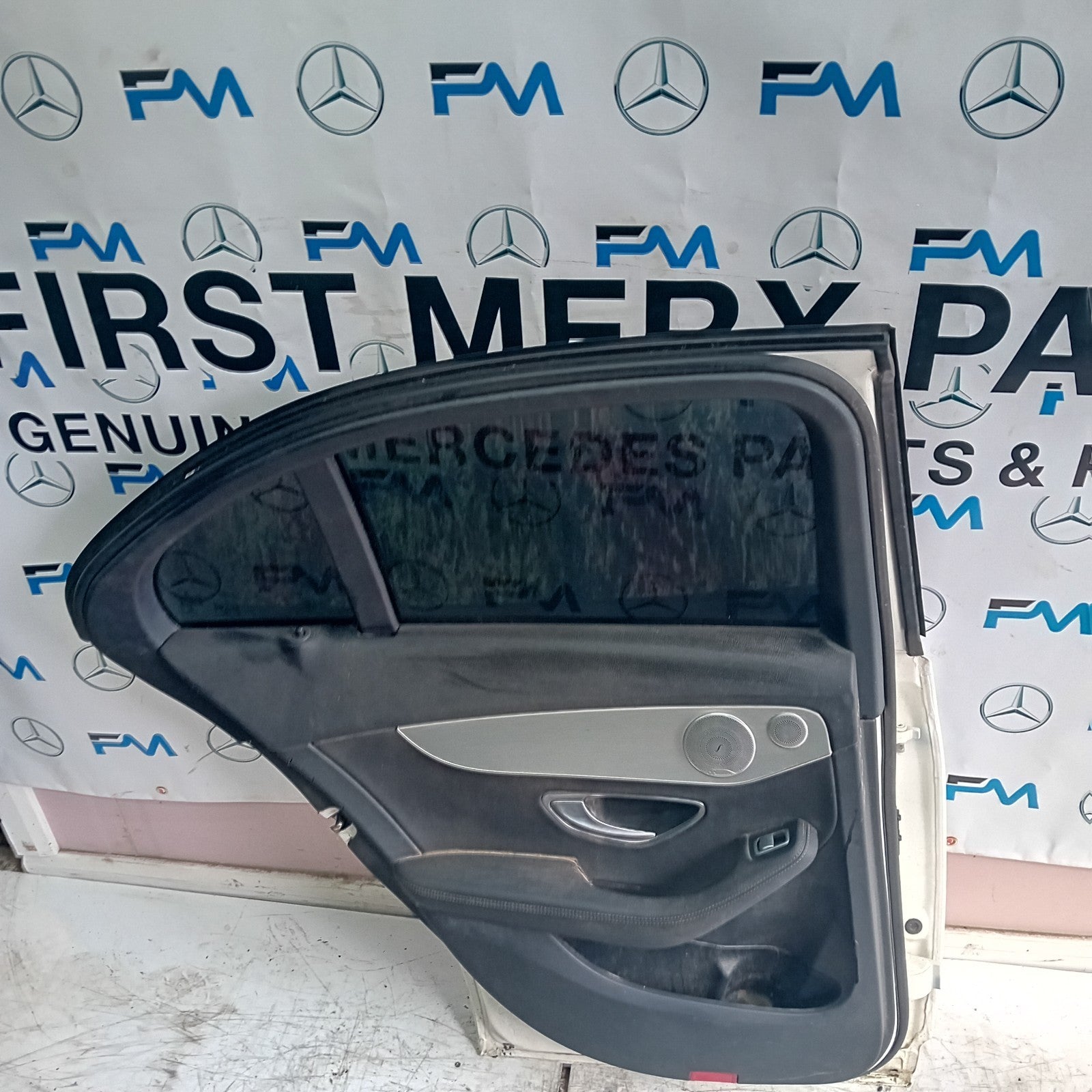MERCEDES BENZ C-CLASS W205 PASSENGER SIDE REAR DOOR N/S/R WHITE  COMPLETE FMD149