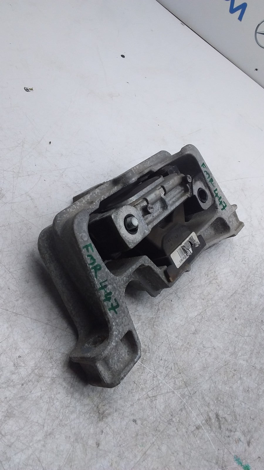 MERCEDES BENZ B-CLS W246 ENGINE MOUNT RIGHT SIDE A2462402517 FMR447