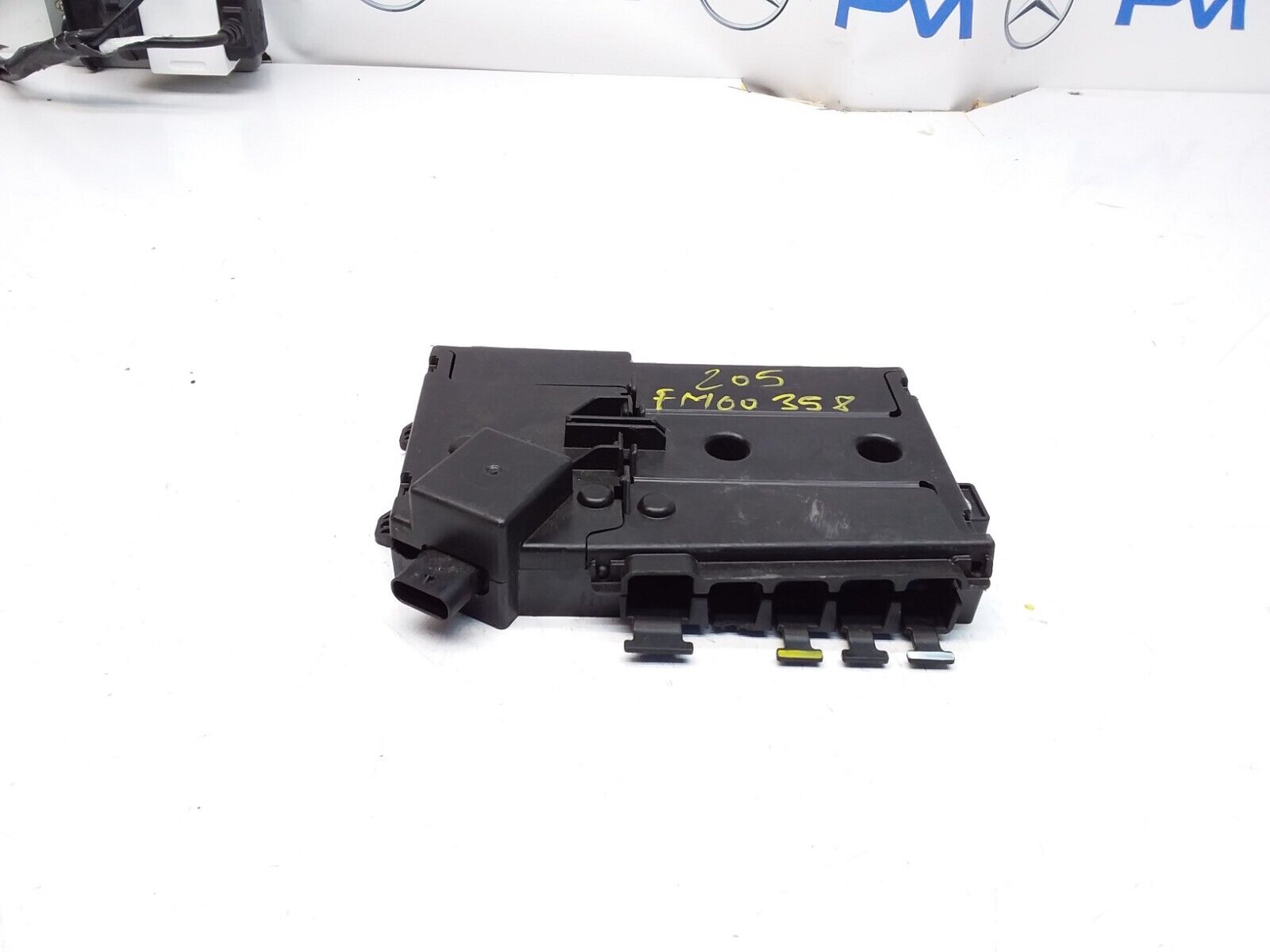 Mercedes C-Class W205 Front Inboard Fuxebox Module Unit A2055402850 FM00358