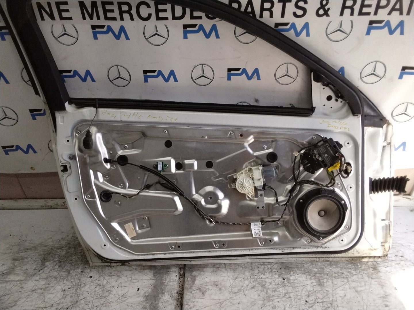 MERCEDES BENZ  C-CLS W204 SLN PASSENGER FRONT DOOR NSF WHITE 2008-14  FMD588