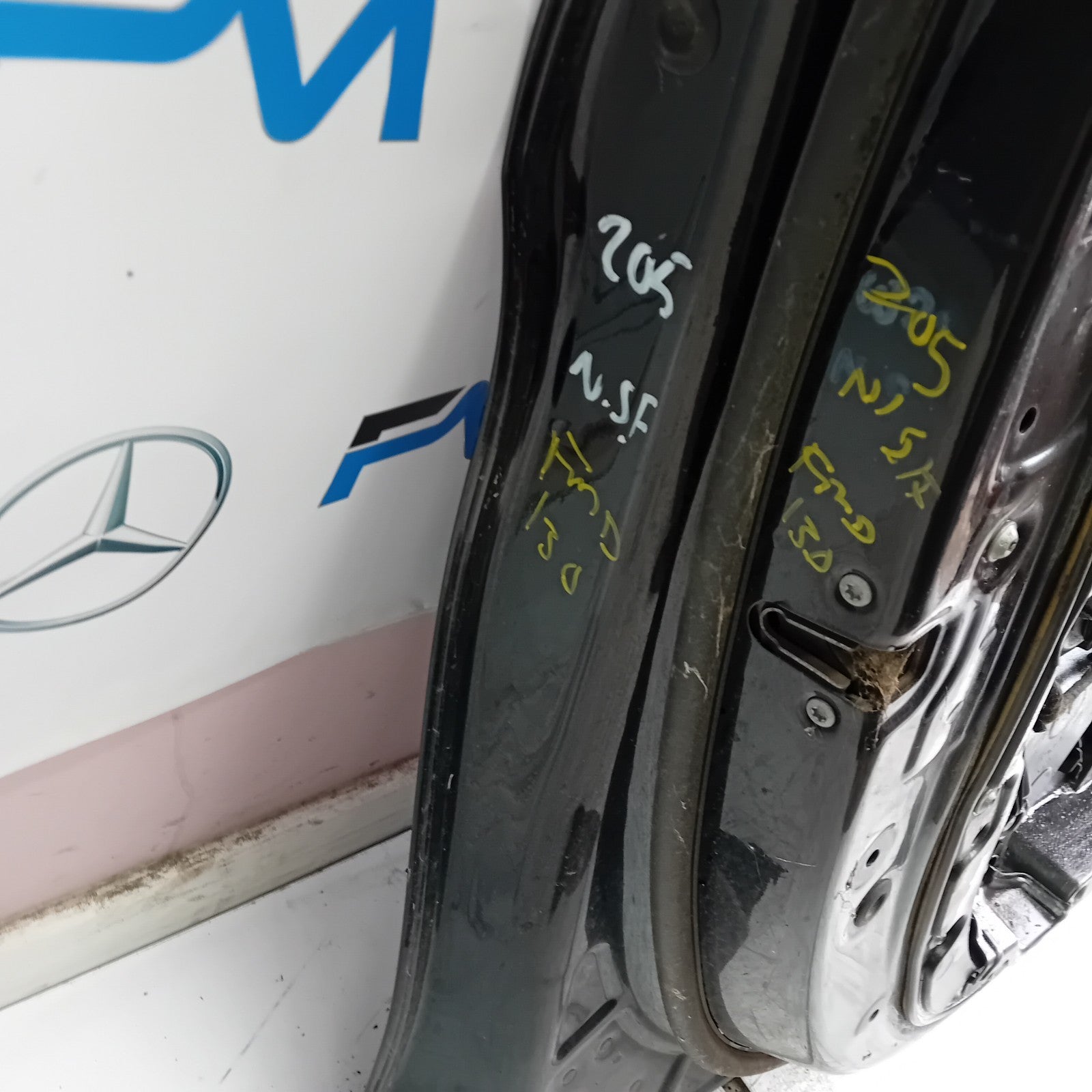 MERCEDES BENZ C-CLASS W205 PASSENGER SIDE FRONT DOOR N/S/F  BLACK FMD130