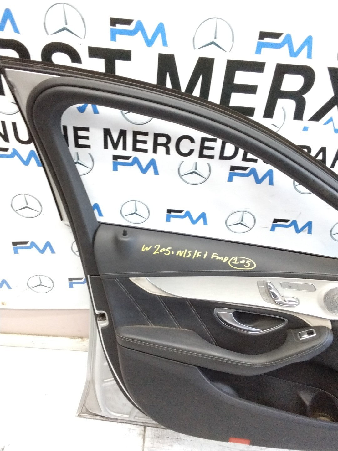 MERCEDES C-CLASS W205 PASSENGER SIDE FRONT DOOR N/S/F COMPLETE SILVER FMD105