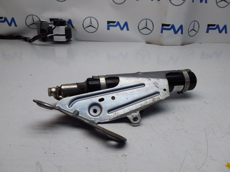 MERCEDES C-CLASS GAS GENERATOR ACCIDENT PROTECTION 2018 A2058604700 FM00317