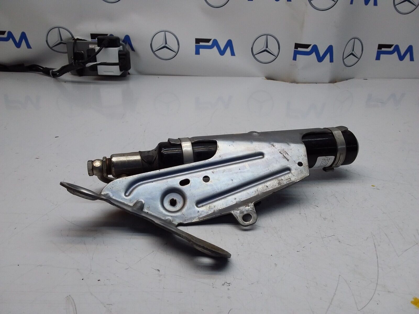 MERCEDES C-CLASS GAS GENERATOR ACCIDENT PROTECTION 2018 A2058604700 FM00317