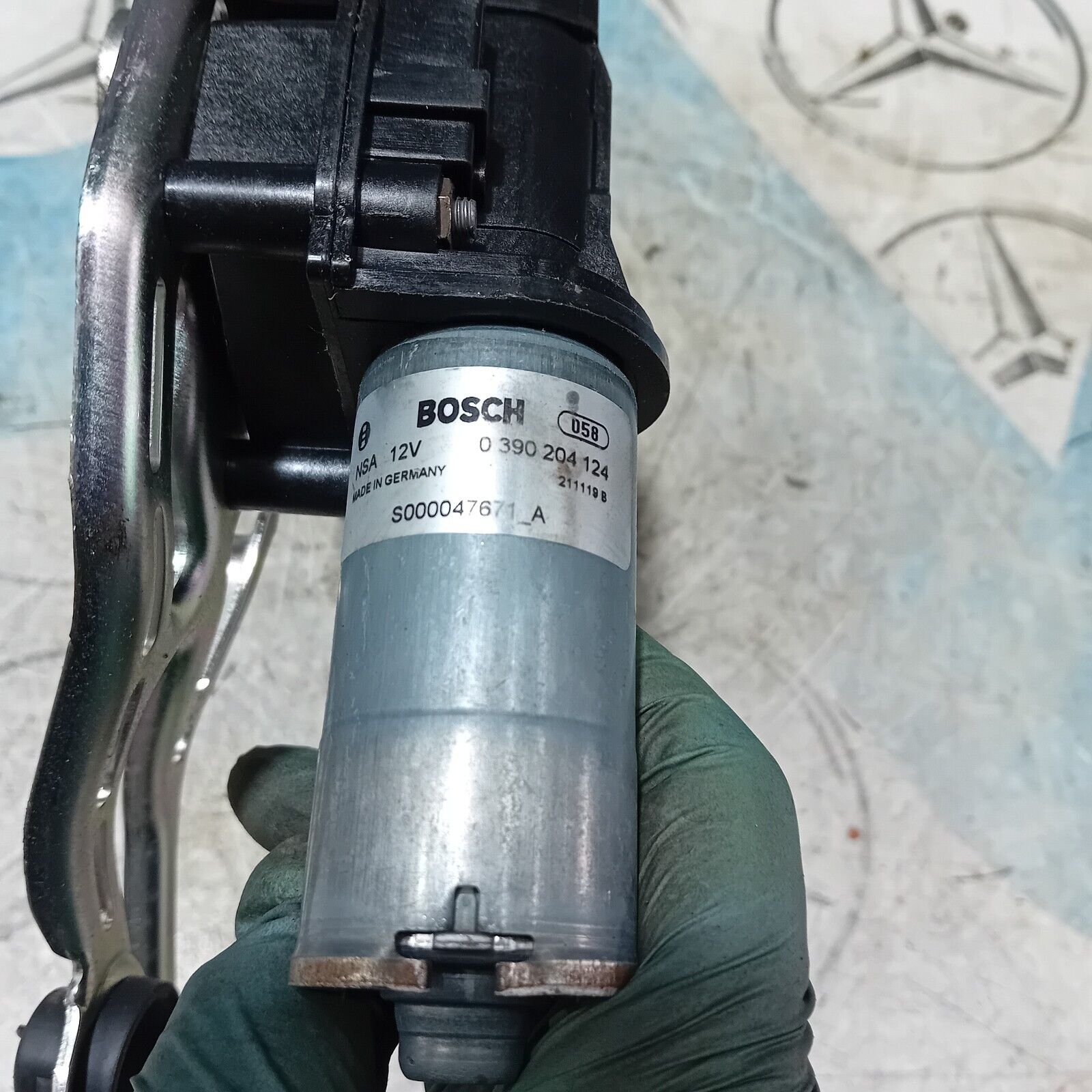 2017 MERCEDES C CLASS W205 TAILGATE POWERLIFT MOTOR OEM 0390204124 S000047671A