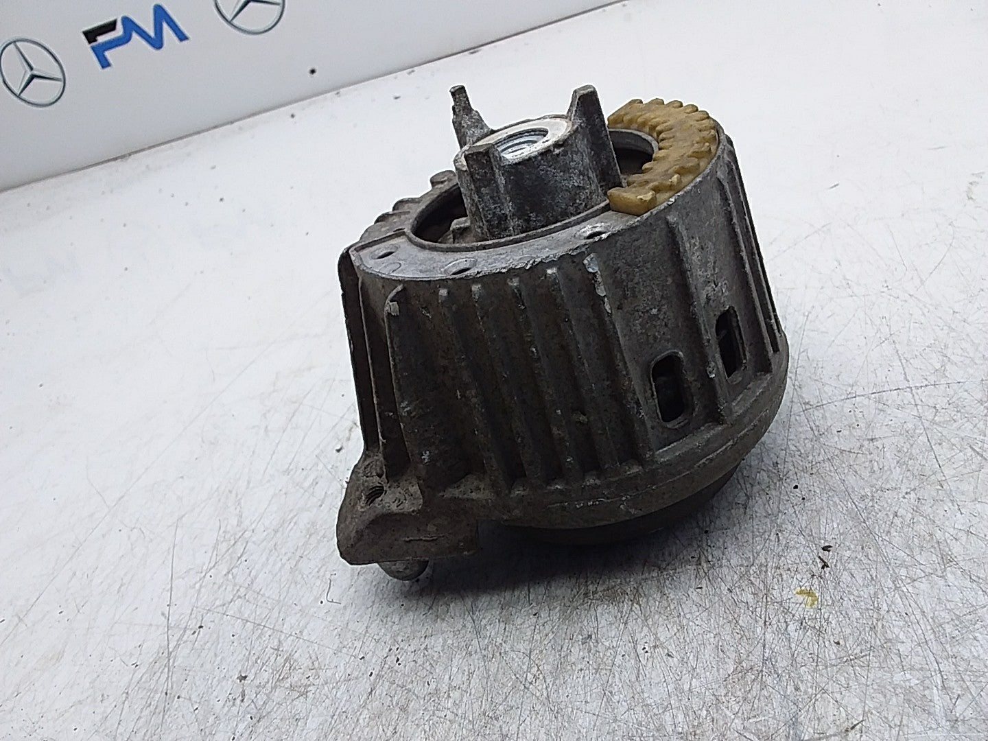 MERCEDES BENZ  E-CLASS  W212  ENGINE MOUNT RIGHT OS A2122400100 FMR349