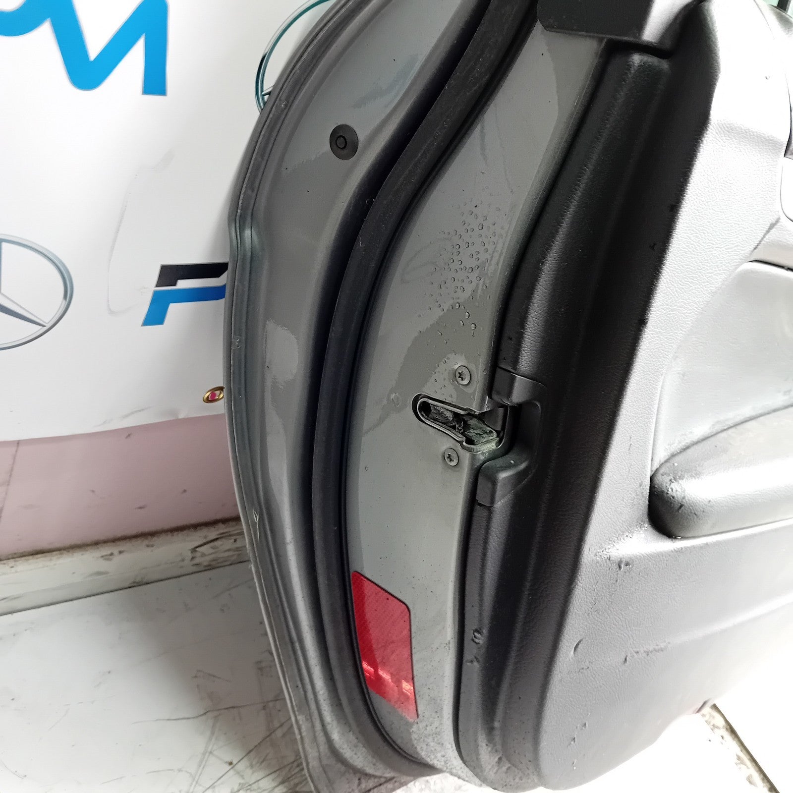 MERCEDES C-CLASS W204 PASSENGER FRONT DOOR NSF 2009-2014 GREY COMPLETE FMD406