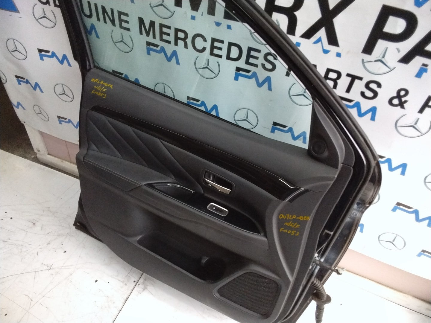 MITSUBISHI OUTLANDER PASSENGER SIDE FRONT DOOR N/S/F COMPLETE BLACK FMD53