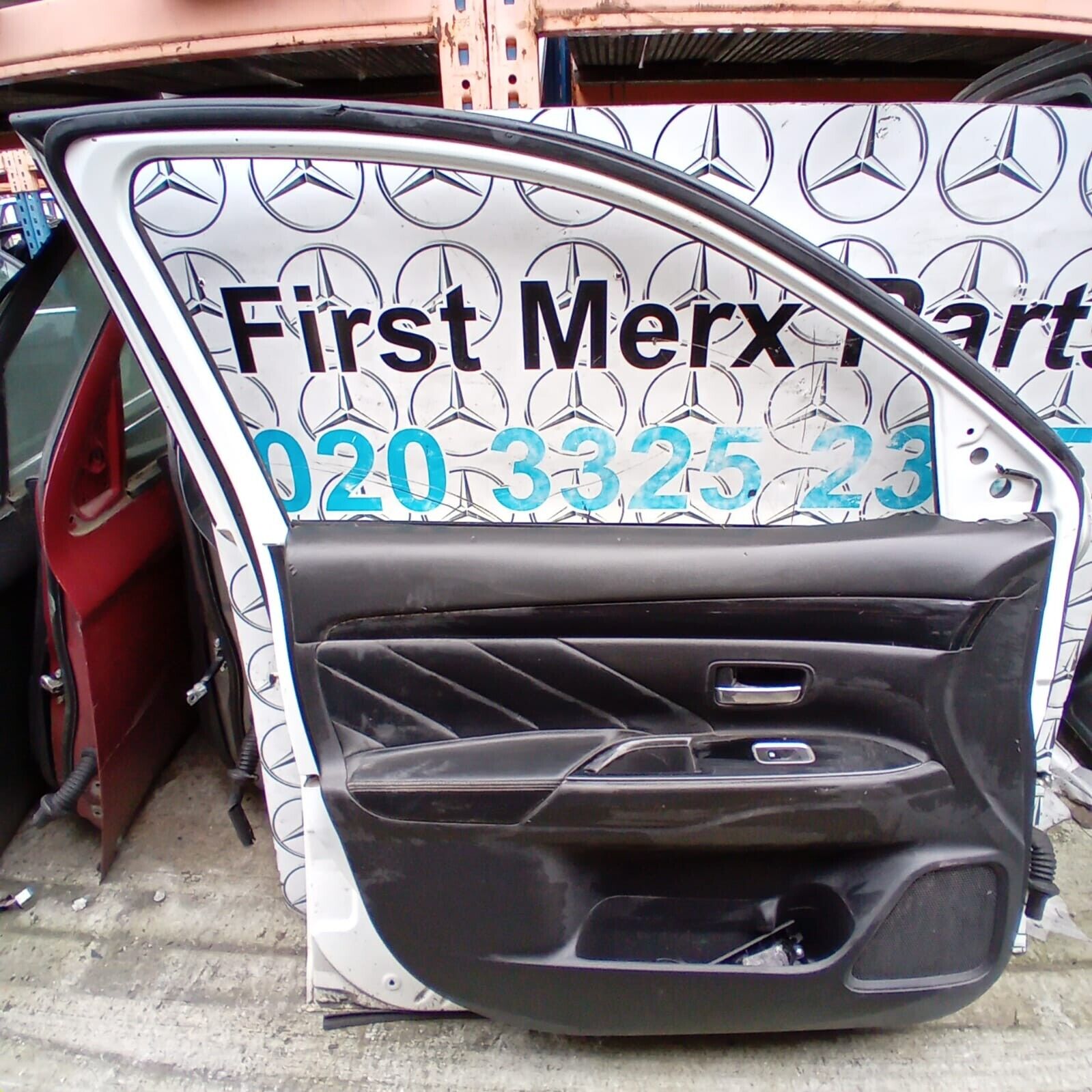 MITSUBISHI OUTLANDER PASSENGER SIDE FRONT DOOR ( NEAR SIDE FRONT )