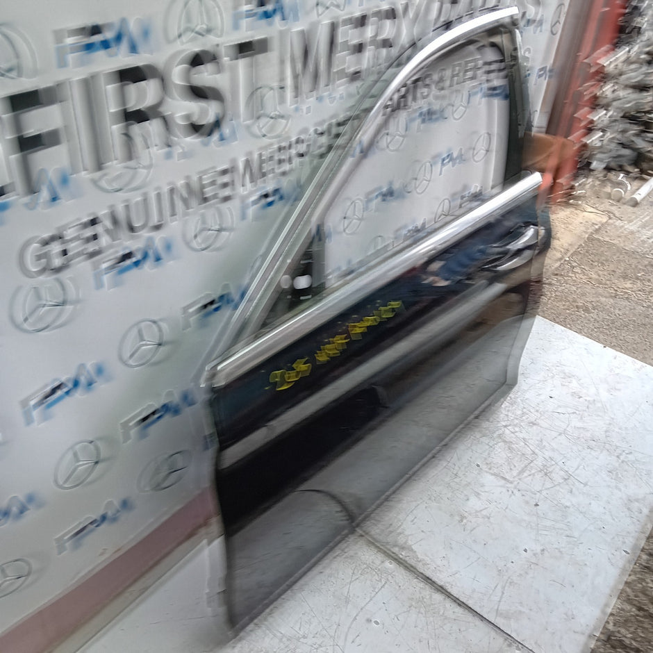 MERCEDES BENZ C-CLASS W205 PASSENGER SIDE FRONT DOOR N/S/F  BLACK FMD129