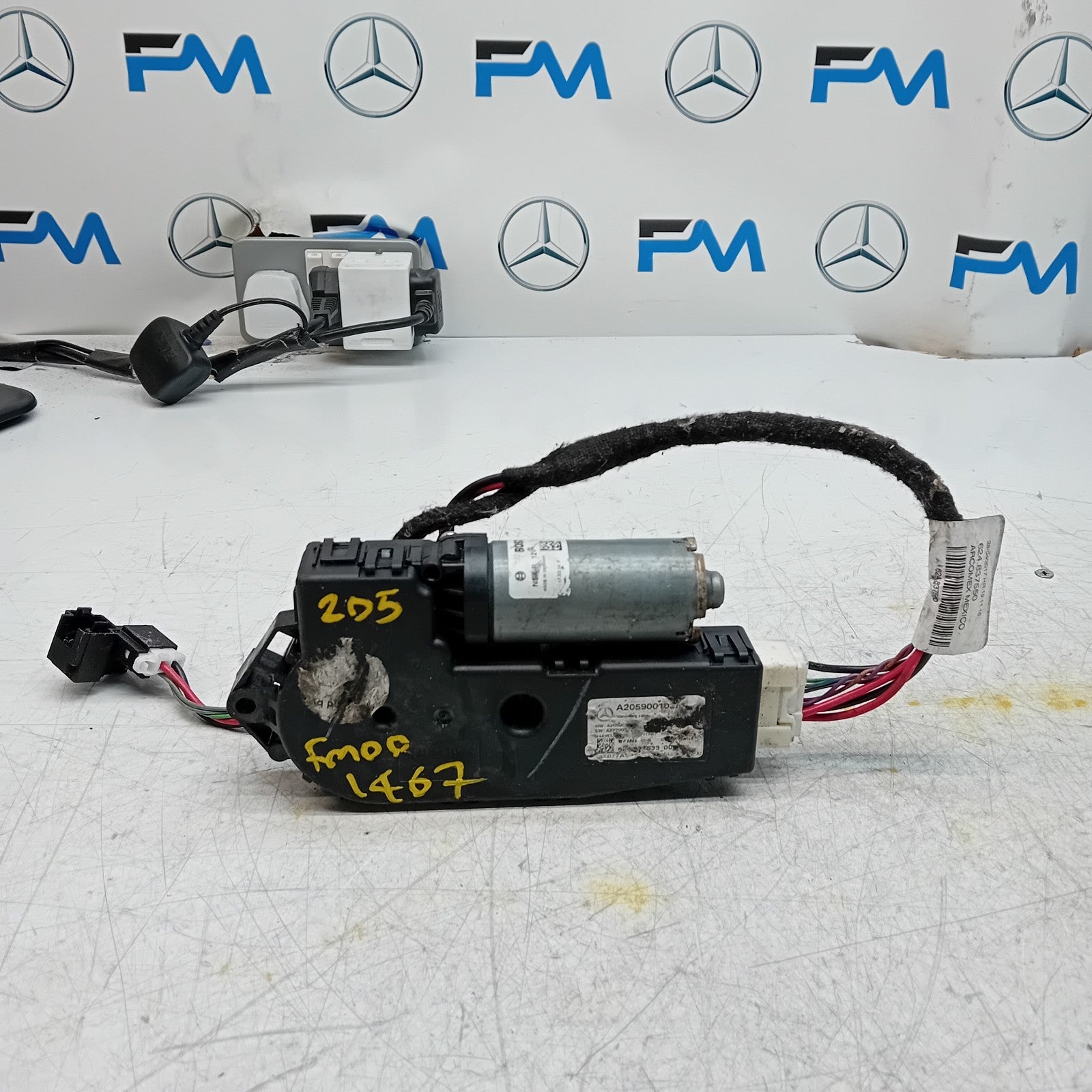 MERCEDES BENZ C-CLASS W205  SUNROOF MOTOR 2014 ON A2059001024  FM001467