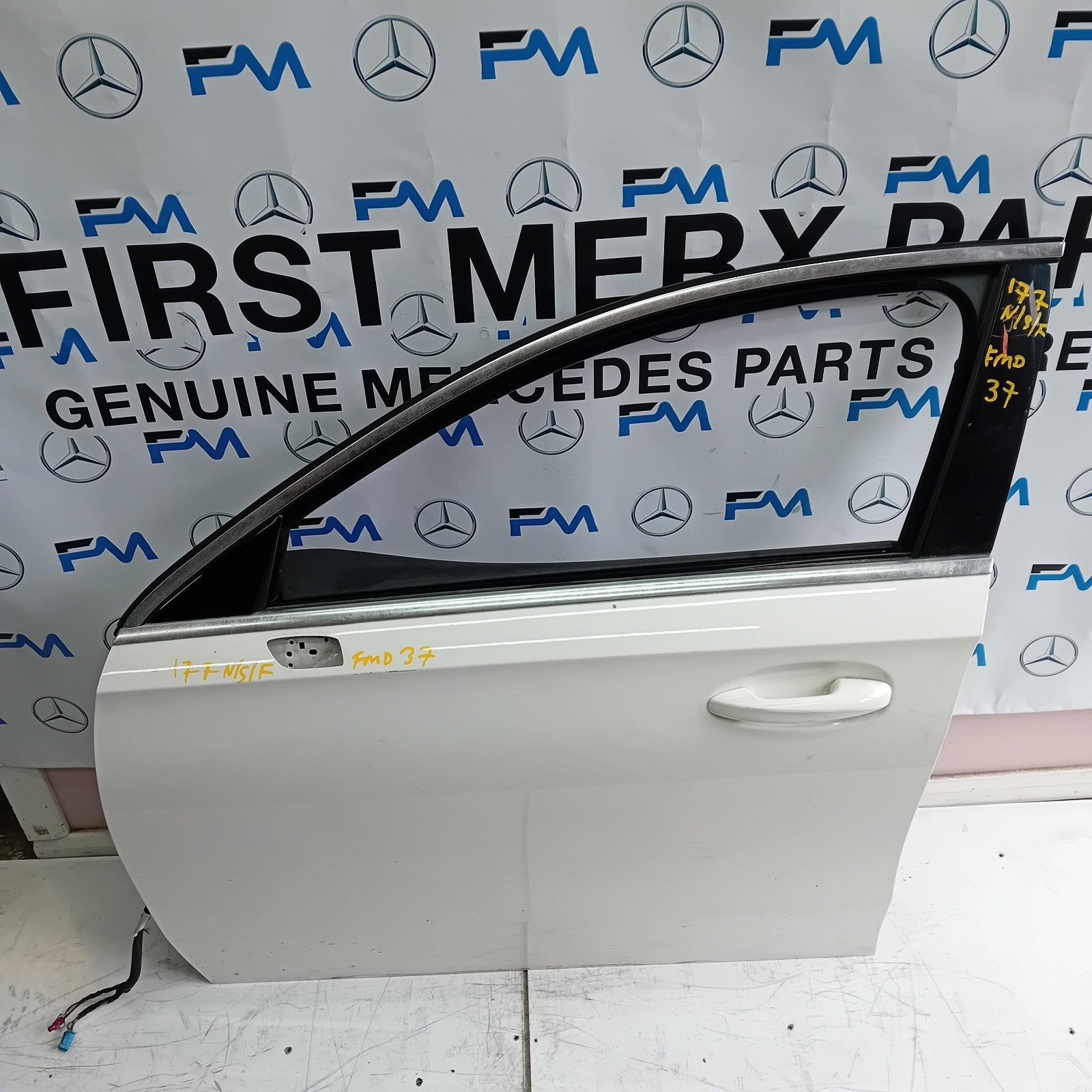 MERCEDES C-CLASS W177 PASSENGER SIDE FRONT DOOR N/S/F COMPLETE WHITE FMD37