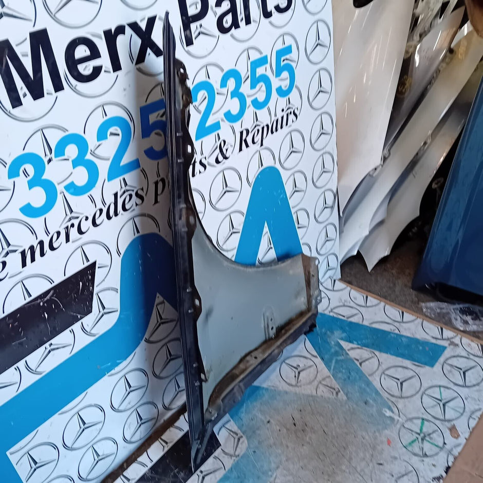 MERCEDES BENZ C-CLASS W203 2001-2007 FRONT PASSENGER SIDE ( NEAR SIDE ) WING