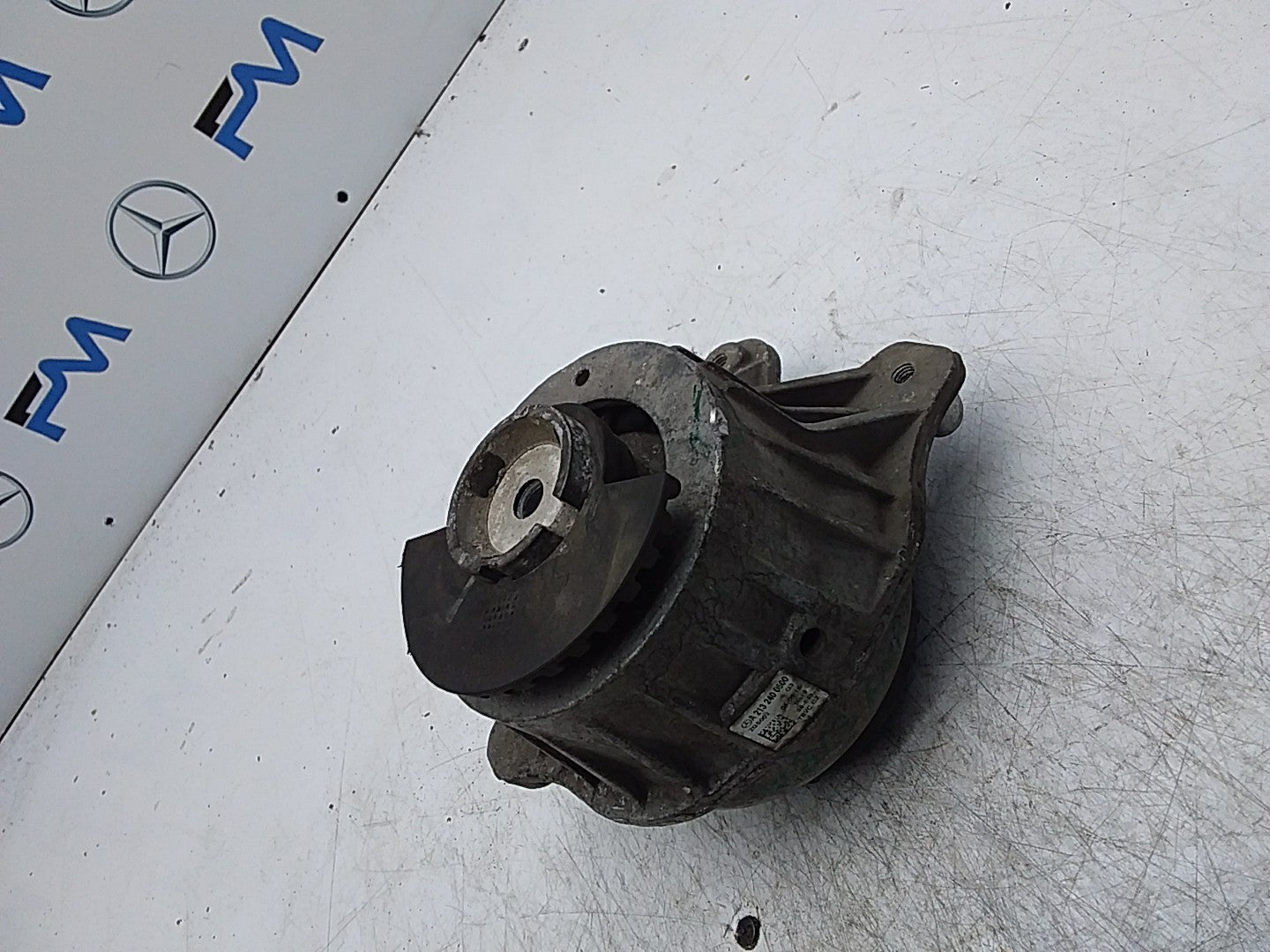 MERCEDES BENZ  E-CLASS  W213  ENGINE MOUNT LEFT NS A2132400500 FMR355