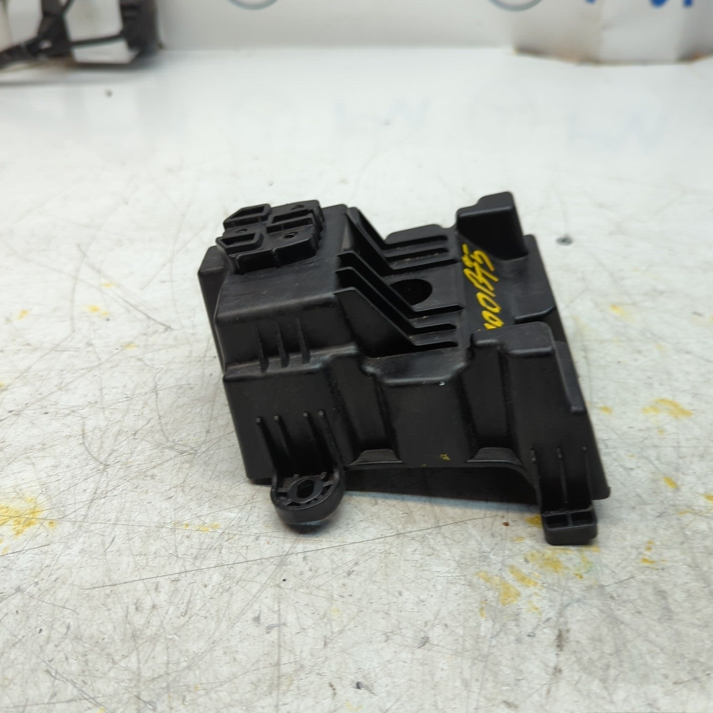 MERCEDES ACLASS W177 CENTRE CONSOLE GEAR SHIFT KNOB BRACKET A1776831400 FM001375