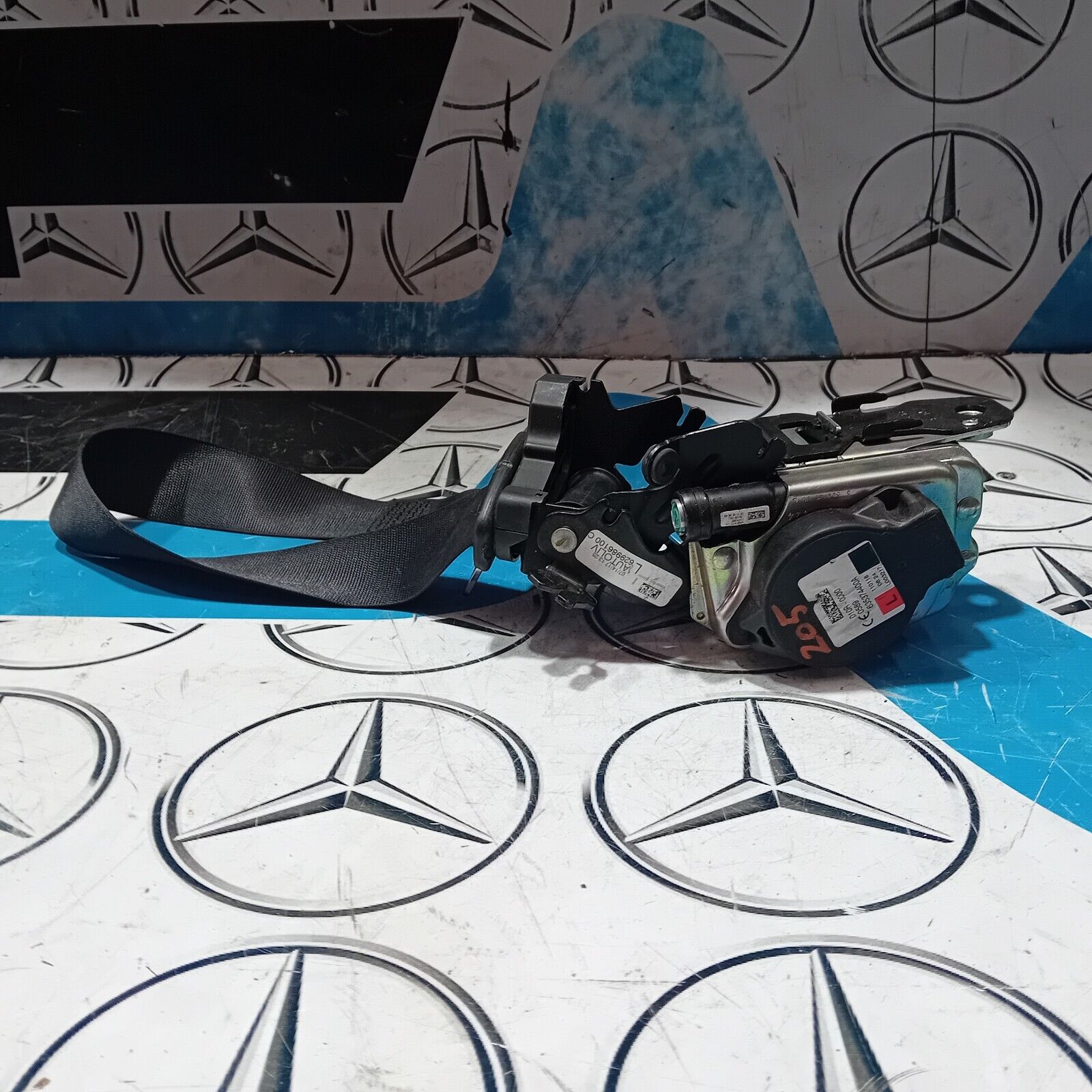 MERCEDES BENZ C-CLASS W205 COUPE PASSENGER SIDE FRONT SEAT BELT A2058605185