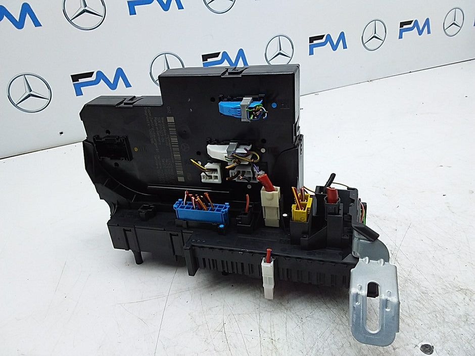 MERCEDES BENZ  E-CLASS W212  FUSE BOX RELAY BOX A2129003822 FMR480