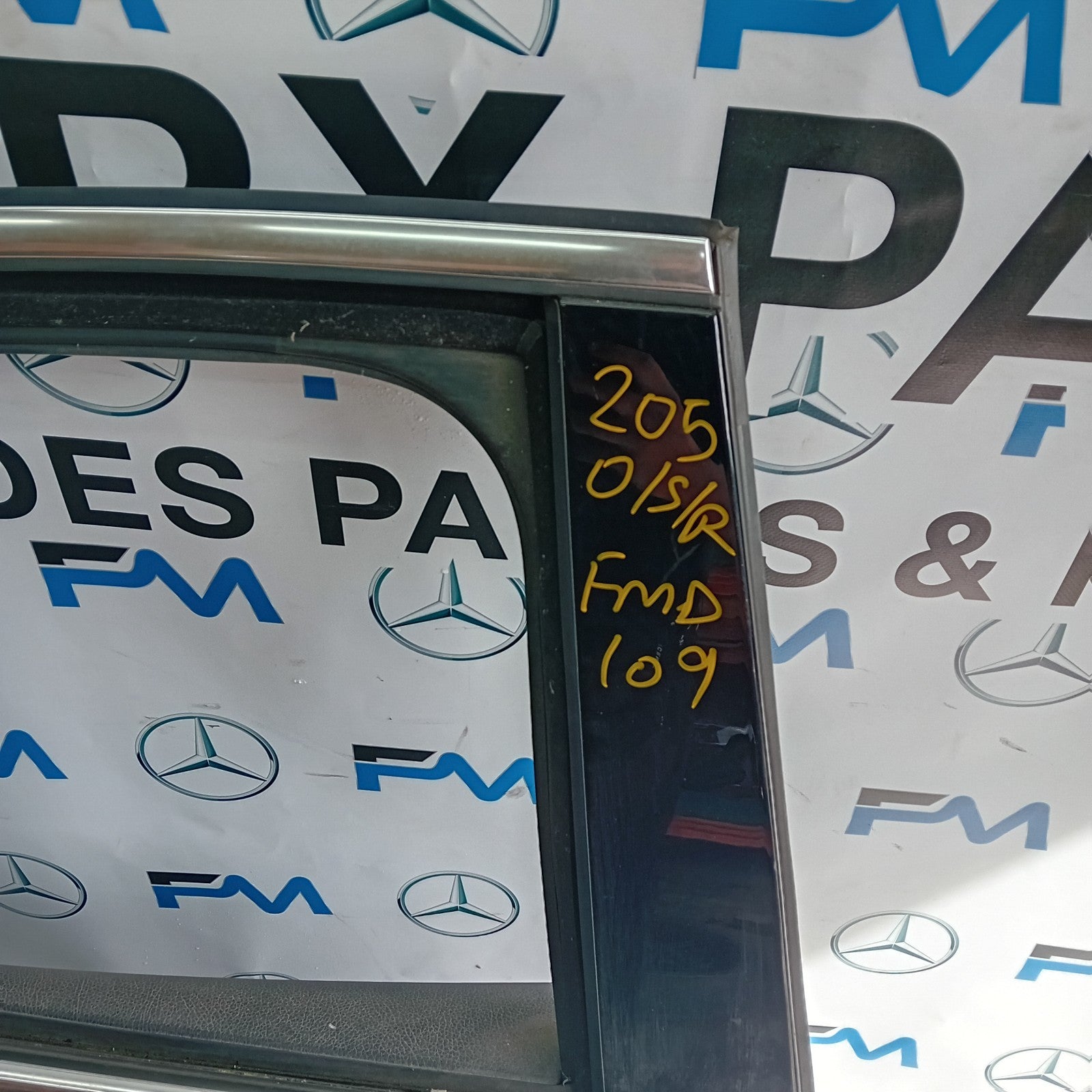 MERCEDES BENZ  C-CLASS W2O5 DRIVER SIDE REAR DOOR O/S/R COMPLETE BLUE FMD109