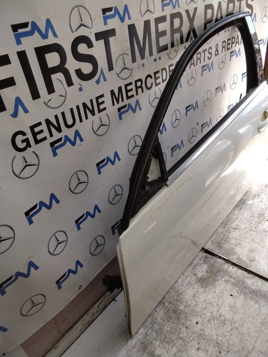 MERCEDES BENZ  C-CLS W204 SLN PASSENGER FRONT DOOR NSF WHITE 2008-14  FMD588