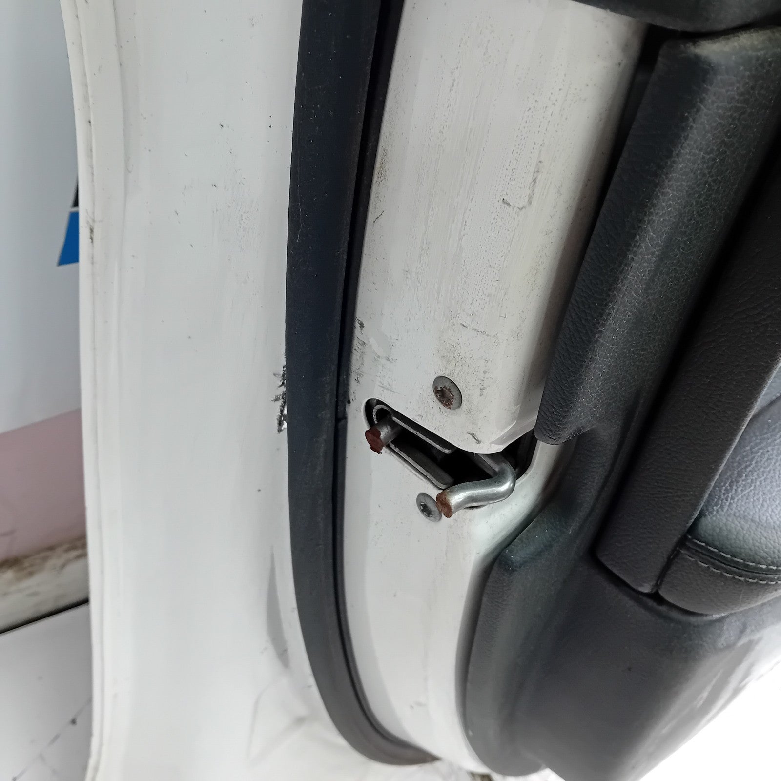 MERCEDES BENZ C-CLASS W205 PASSENGER SIDE FRONT DOOR N/S/F  WHITE FMD133