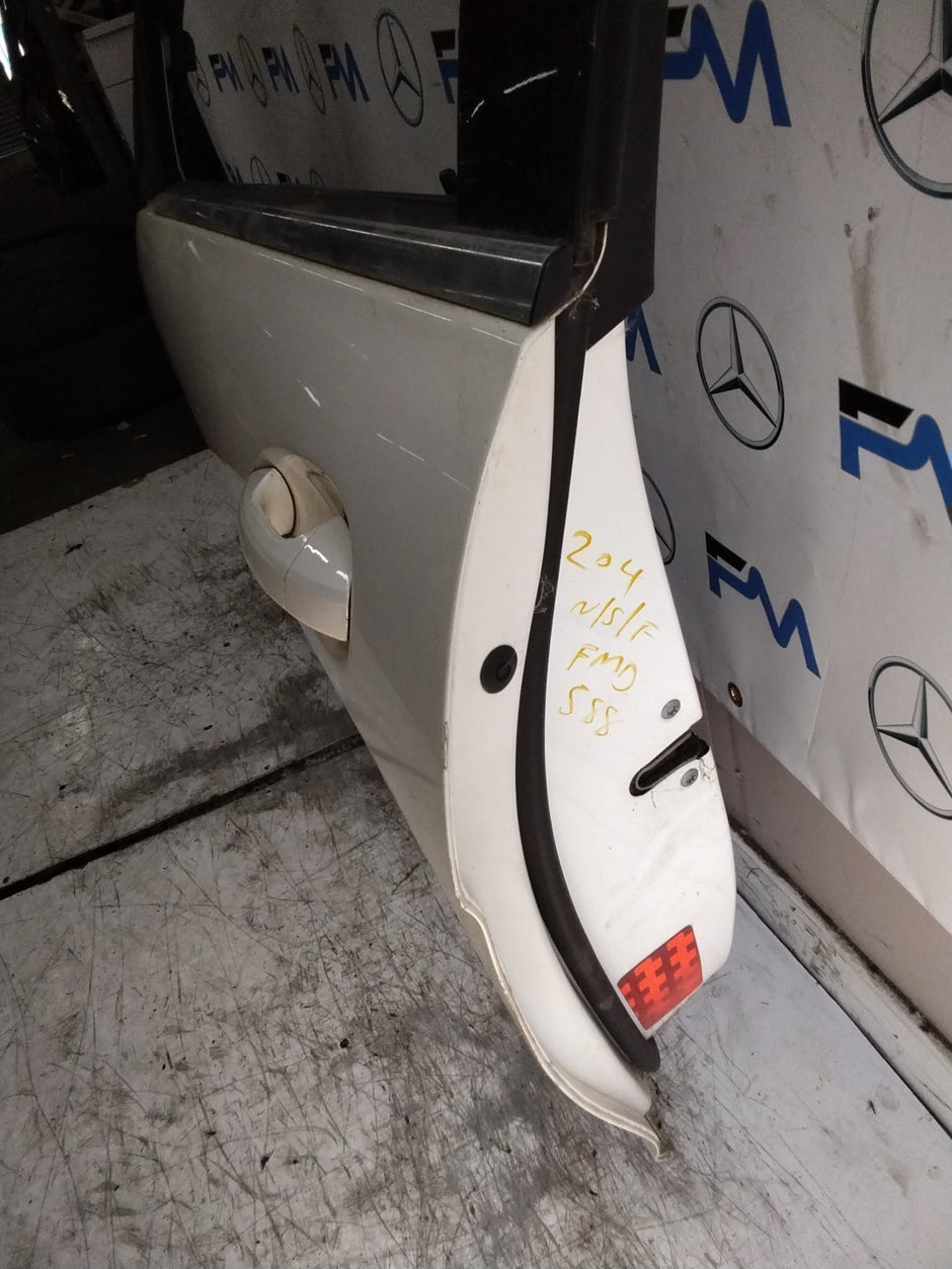MERCEDES BENZ  C-CLS W204 SLN PASSENGER FRONT DOOR NSF WHITE 2008-14  FMD588