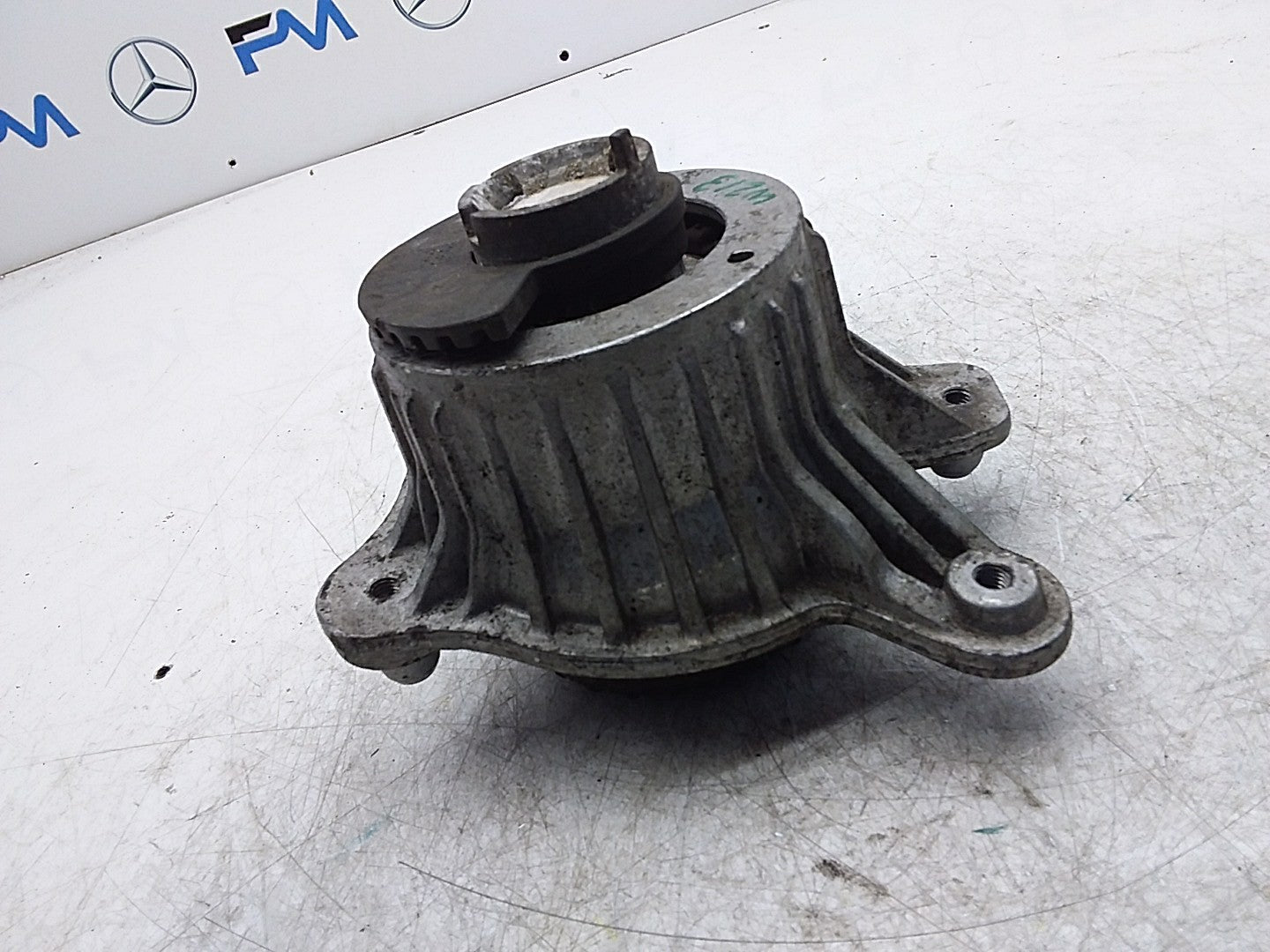MERCEDES BENZ  E-CLASS W213  ENGINE MOUNT RIGHT OS A2132400600 FMR332