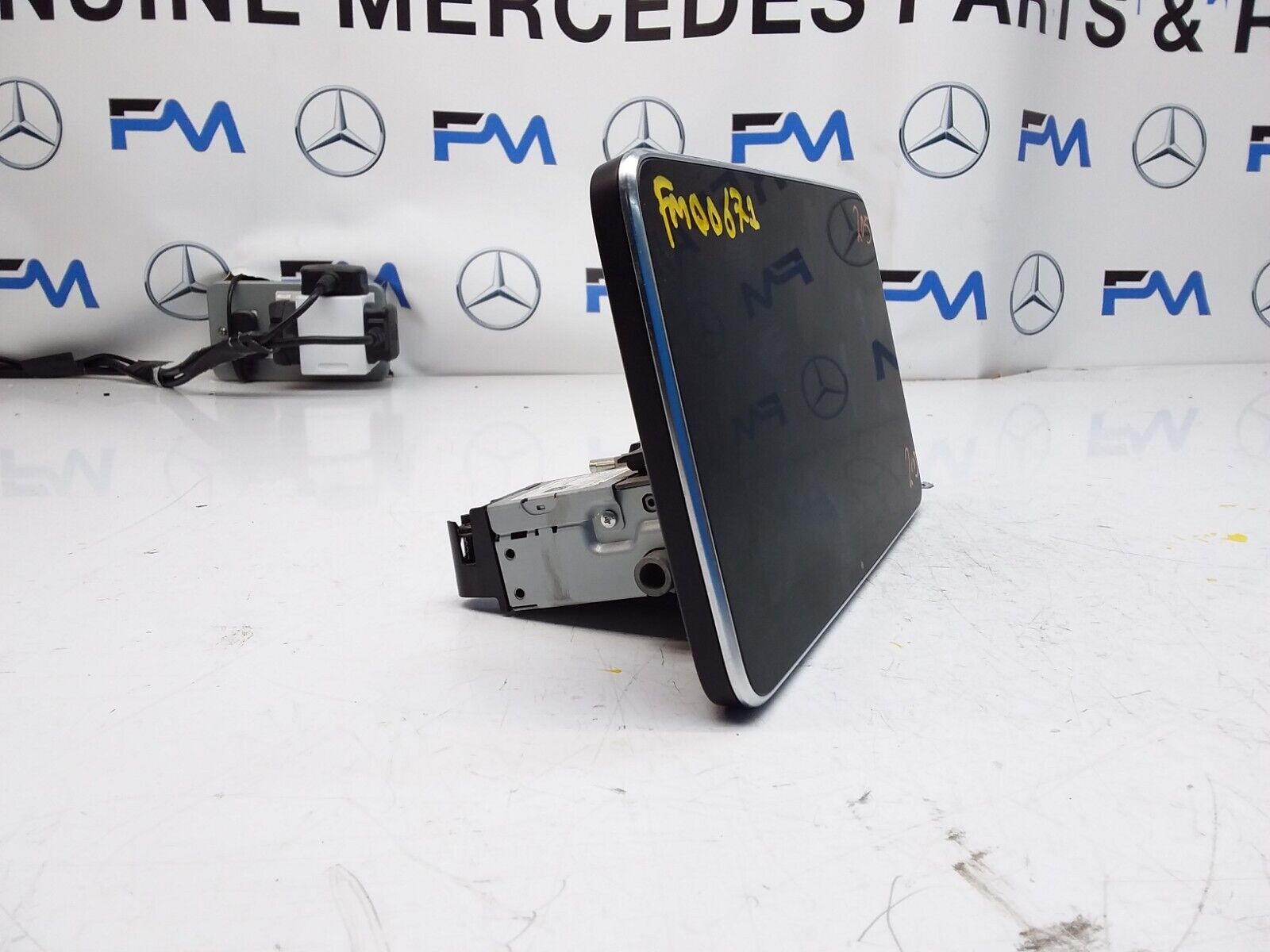 MERCEDES C-CLASS W205 2016 SAT NAV MULTIMEDIA SCREEN A2059002211 FM00671