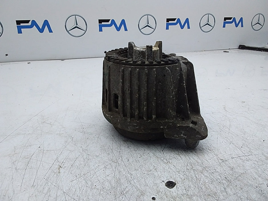 MERCEDES BENZ  E-CLASS W212  ENGINE MOUNT LEFT NS A2122404117 FMR320