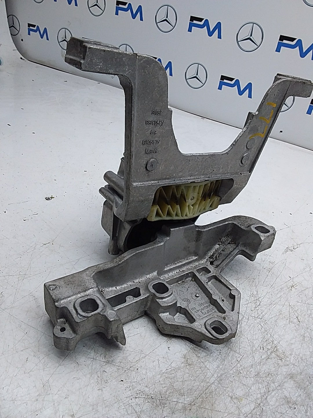 MERCEDES A-CLASS W177 ENGINE MOUNT BRACKET SUPPORT RIGHT A2472401800 FMR260