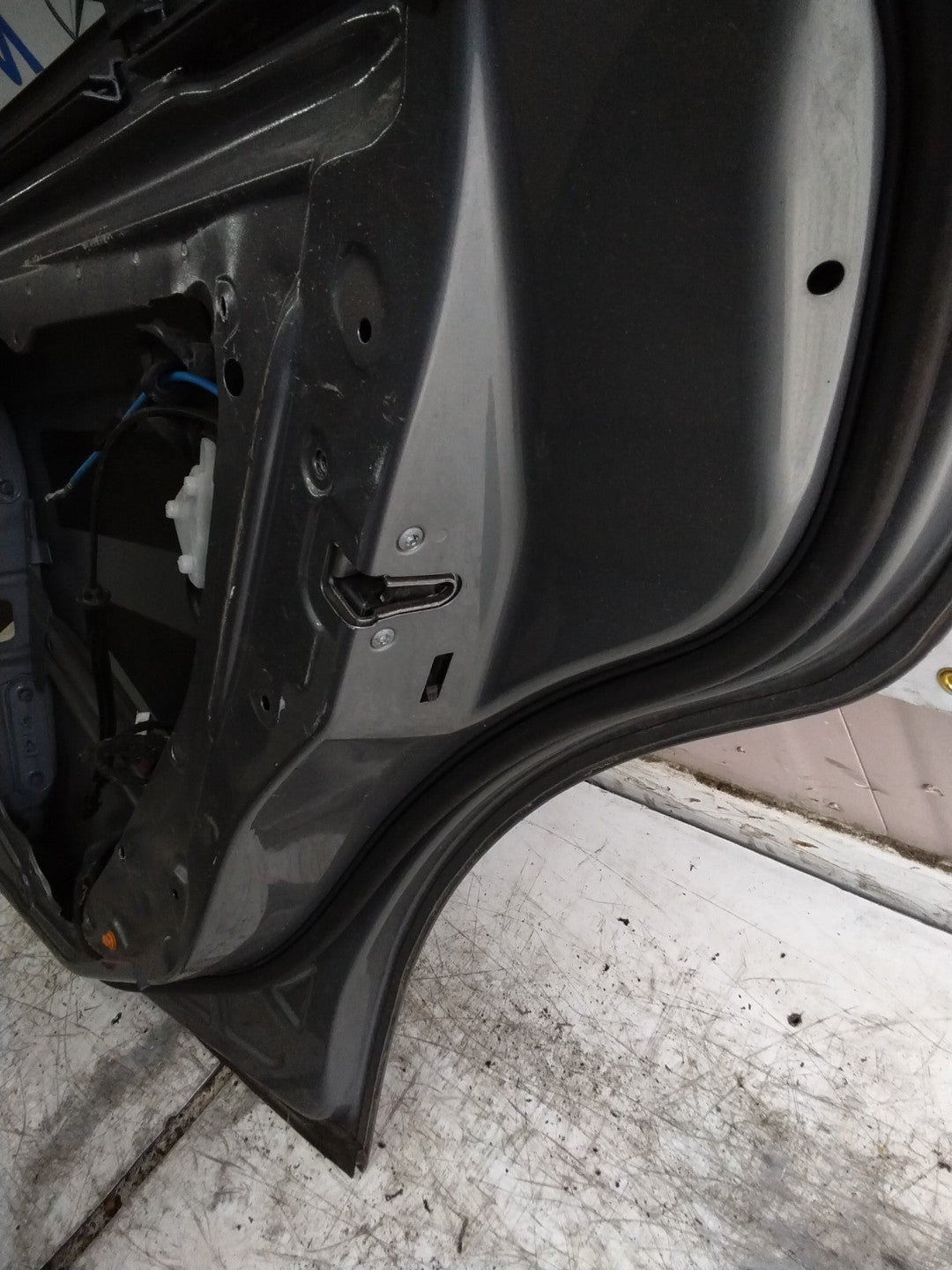 MERCEDES BENZ  E-CLS W212  DRIVER REAR DOOR OSR GREY 2009-16  FMD597