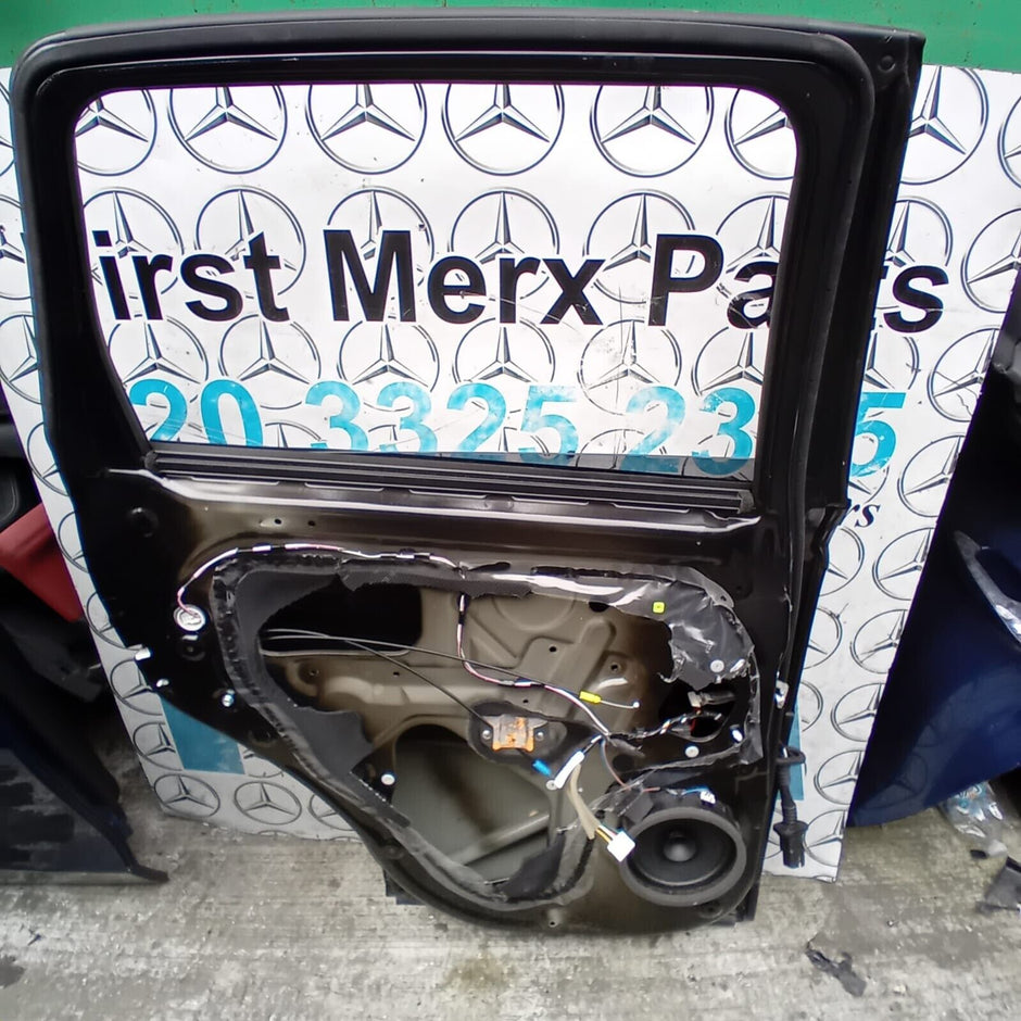 MITSUBISHI OUTLANDER PASSENGER SIDE REAR DOOR ( NEAR SIDE REAR )