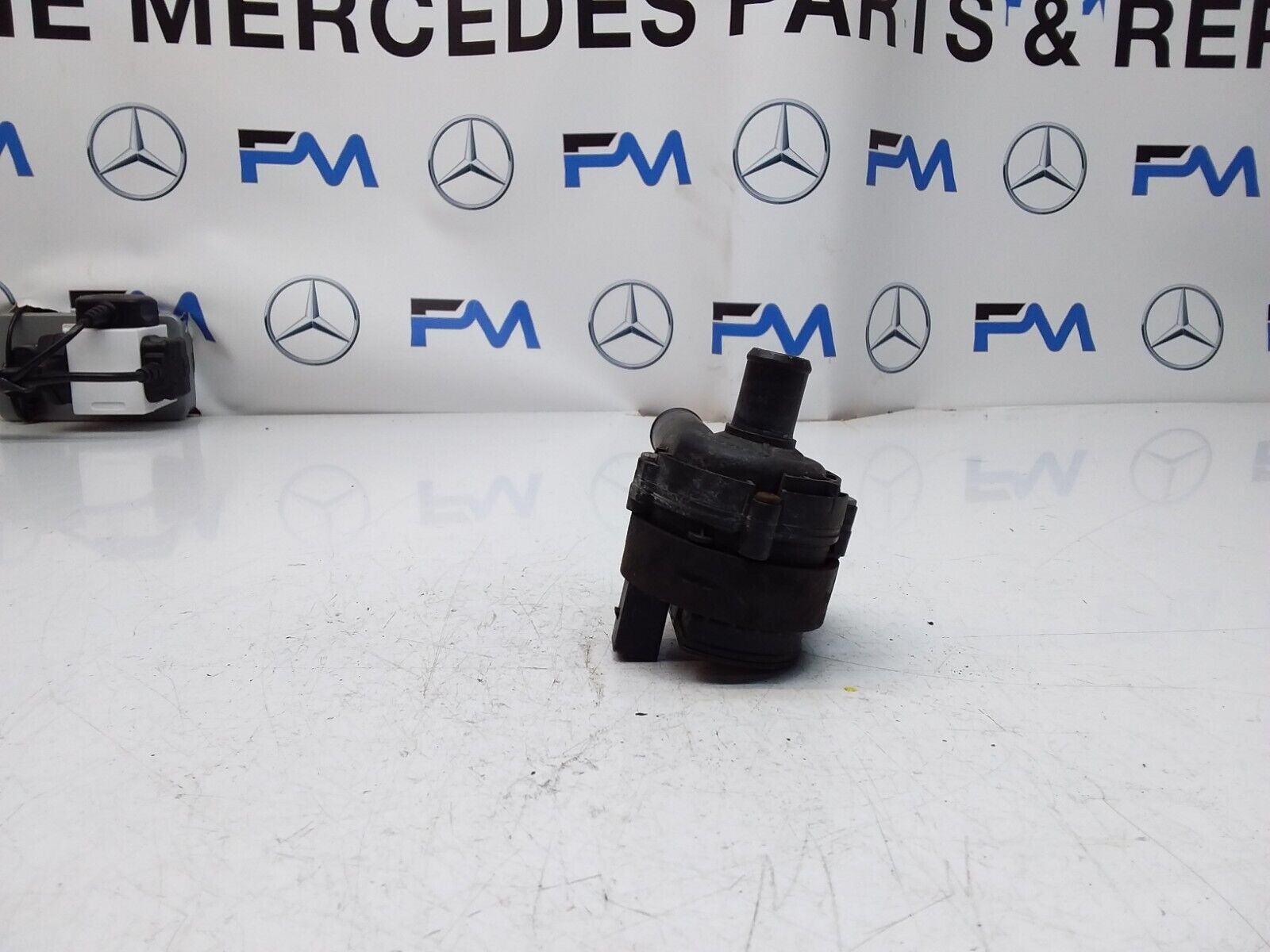 Mercedes E-CLASS W211 ELECTRIC COOLANT WATER PUMP A2118350028 FM00607