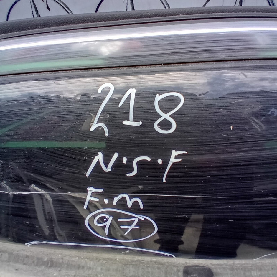 MERCEDES BENZ CLS  W218  PASSENGER SIDE FRONT DOOR ( NEAR SIDE FRONT )