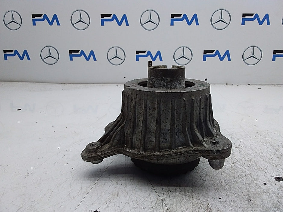 MERCEDES BENZ  E-CLASS  W213  ENGINE MOUNT LEFT NS A2132400500 FMR343