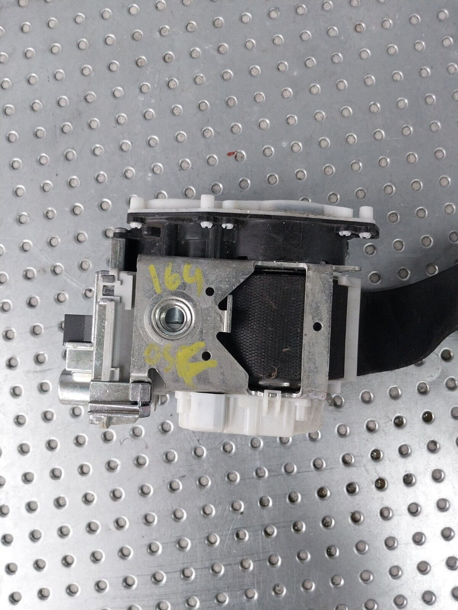 MERCEDES ML W164 OFF SIDE FRONT SEAT BELT OEM A2518603686