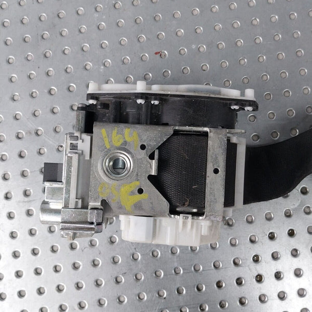 MERCEDES ML W164 OFF SIDE FRONT SEAT BELT OEM A2518603686